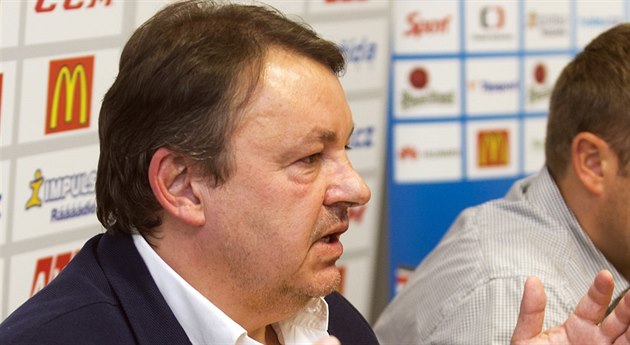 Prezident hokejového svazu Tomáš Král na tiskové konferenci. Prezident hokejového svazu Tomáš Král na tiskové konferenci.