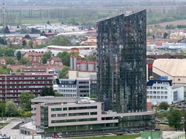 Pohled na výkovou budovu Bea centra a Moravské vysoké koly v Olomouci z ve...