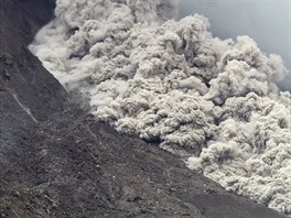Indonéská sopka Sinabung patí k nejaktivnjím vulkánm na svt (16. ervna...
