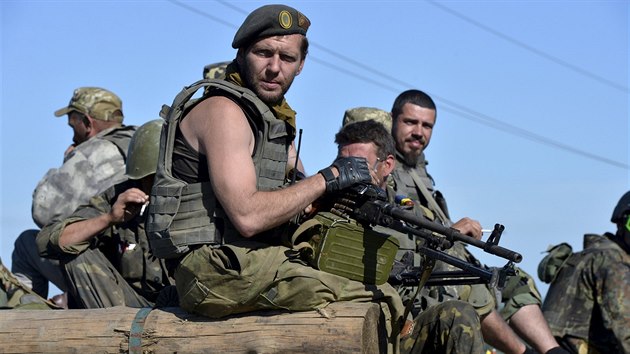 Ukrajint vojci nedaleko Artmivsku (9. ervna 2015)