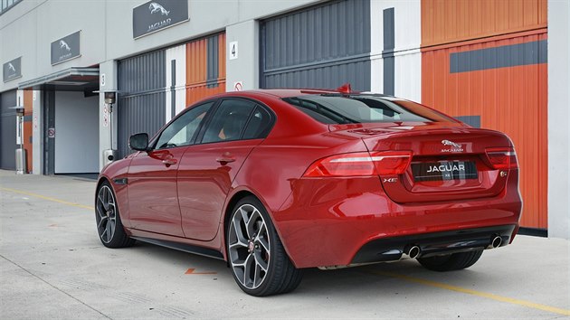 Jaguar XE