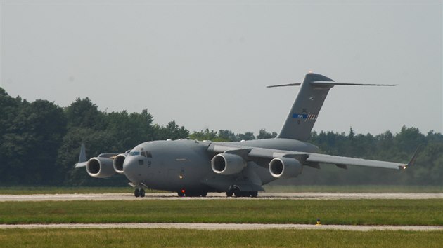 Letoun C-17 s českými výsadkáři odlétá na cvičení Sil velmi rychlé reakce v Polsku.
