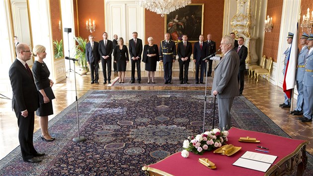 Prezident Milo Zeman jmenoval do funkce ministryn kolstv Kateinu Valachovou. (17. ervna 2015)