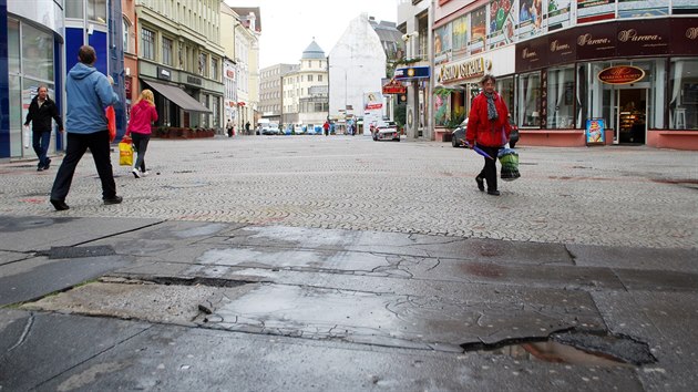 Stav ulice 28. jna v historickm centru Ostravy je vce ne tristn. (19. ervna 2015)