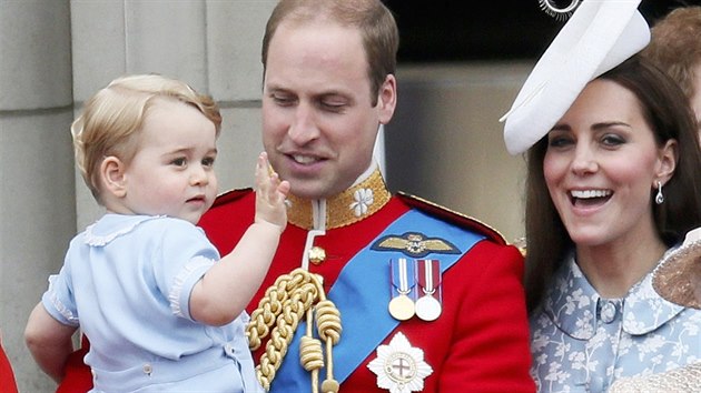 Dvoulet princ George s rodii Kate a Williamem (13. ervna 2015)