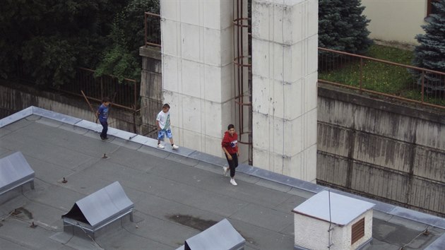 Nkter dti v centru vymlej ledacos, aby se zabavily. Na Srzn chod i po stee kotelny.