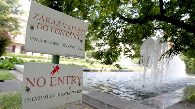 Kašna před hudební fakultou JAMU v Brně.