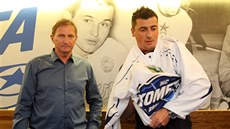 Petr Ton (vpravo) v dresu Komety Brno, to bude platit i nadcházející sezonu.