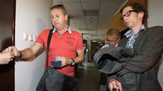 Jiří Maryško přichází k Okresnímu soudu v Ústí nad Labem pro trest za... Jiří Maryško přichází k Okresnímu soudu v Ústí nad Labem pro trest za...