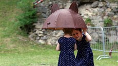 V příštích dnech bude podle předpovědi pršet, přijdou vhod deštníky. V příštích dnech bude podle předpovědi pršet, přijdou vhod deštníky.