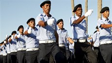Noví policisté prochází v libyjském hlavním městě Tripolisu (8. června 2015). Noví policisté prochází v libyjském hlavním městě Tripolisu (8. června 2015).