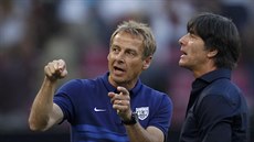 KAMARÁDI PROTI SOB. Joachim Löw dív dlal Jürgenu Klinsmannovi u nmecké...