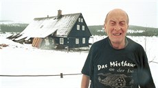 Gustav Ginzel před Hnojovým domem. Gustav Ginzel před Hnojovým domem.