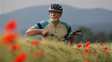 Jedním z propagátorů cykloturistiky v regionu je Miroslav Těšina. Objektiv jej... Jedním z propagátorů cykloturistiky v regionu je Miroslav Těšina. Objektiv jej...