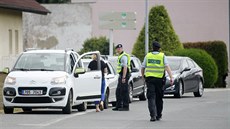 Policisté v Brn pátrají po stelci, který v ebtín pálil na auto. O hodinu a...