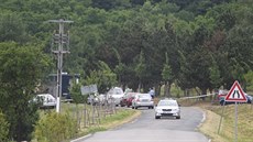 Policisté v Brně pátrají po střelci, který v Žebětíně pálil na auto. O hodinu a... Policisté v Brně pátrají po střelci, který v Žebětíně pálil na auto. O hodinu a...