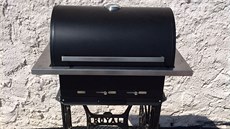 Dnes se na grilu, kterému chyběly nohy, dá pohodlně grilovat. Navíc je kovový... Dnes se na grilu, kterému chyběly nohy, dá pohodlně grilovat. Navíc je kovový...