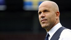 Luigi Di Biagio, trenér italských fotbalistů do 21 let. Luigi Di Biagio, trenér italských fotbalistů do 21 let.