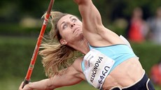 Eliška Klučinová při hodu oštěpem. Eliška Klučinová při hodu oštěpem.