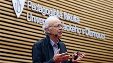 Kontroverzní australský filozof a profesor bioetiky Peter Singer poprvé... Kontroverzní australský filozof a profesor bioetiky Peter Singer poprvé...