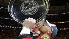 Marián Hossa z Chicaga slaví se Stanley Cupem Marián Hossa z Chicaga slaví se Stanley Cupem