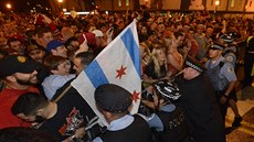 Fanouci slaví zisk Stanley Cupu pro Chicago Blackhawks.