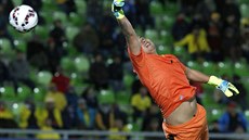 Bolivijský gólman Romel Quinonez zasahuje.