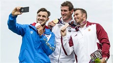 STŘÍBRNÉ SELFIE ČESKÉ NADĚJE. Martin Fuksa (vlevo) se fotí s vítězným Brendelem... STŘÍBRNÉ SELFIE ČESKÉ NADĚJE. Martin Fuksa (vlevo) se fotí s vítězným Brendelem...