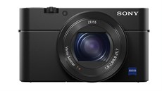 tvrtá generace kompaktního fotoaparátu RX100 IV vyuívá stejný objektiv, jako...