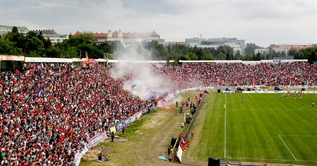 Pes ticet tisíc fanouk vytvoilo na rozlukovém zápase Petra vancary za Luánkami nezapomenutelnou atmosféru.