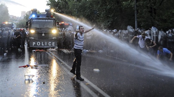 Protesty proti zdraování elektiny v Jerevanu (23. ervna 2015)