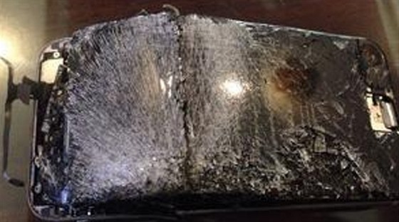 iPhone 6 byl po výbuchu zcela znien.