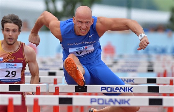 Petr Svoboda v závod na 110 metr pekáek na republikovém ampionátu atlet v...