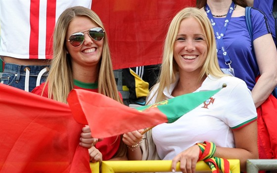Portugalské fanynky se usmívaly. Jejich tým semifinále Eura do 21 suverénn ovládl.