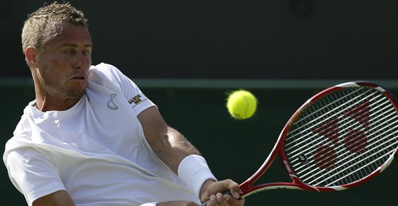 Australský tenista Lleyton Hewitt v duelu s Finem Nieminenem.