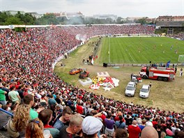 Star fotbalov stadion za Lunkami hostil rozluku Petra vancary s karirou....