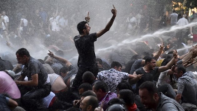 Protesty proti zdraovn elektiny v Jerevanu (23. ervna 2015)