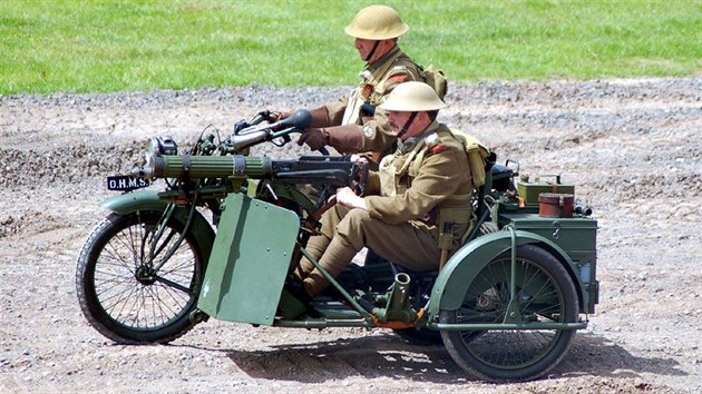 Armdn motocykl z roku 1917 sice vyrobili Britov, ale primrn byl uren pro ruskou armdu.