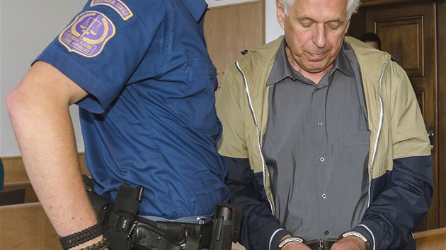Igor Kubalk, oznaovan zahraninmi mdii za narkobarona, u odvolacho soudu v Praze (23. ervna 2015)