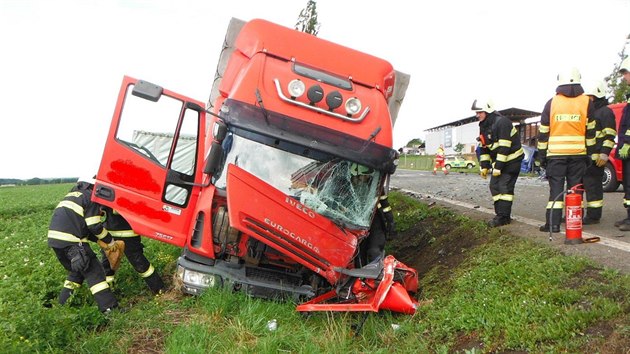 idi nkladnho vozu utrpl tk zrann (23. 6. 2015).