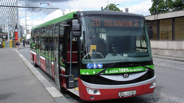 Elektrobus SOR EBN 11 u dobjecho stanovit na elivskho.