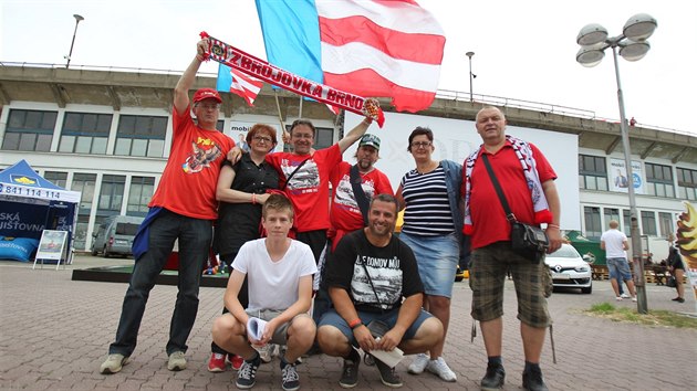 Star fotbalov stadion za Lunkami host rozluku Petra vancary, na zpas se prodalo vech 25 tisc vstupenek (27. ervna 2015).