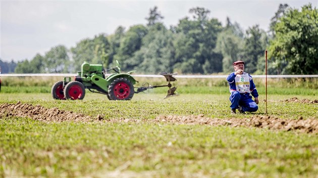 Kad astnk dostal pesn vmr pole, na kterm nsledn pedvedl sv umn.