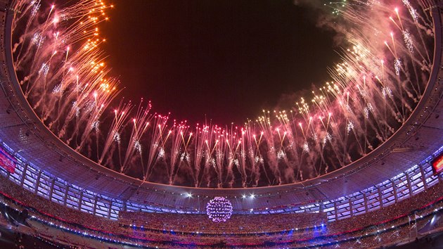 Závrený ohostroj na slavnostním zakonení Evropských her v Baku.