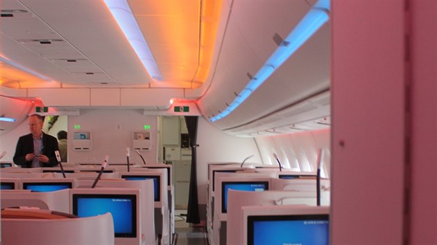 LED osvtlen v kabin pro cestujc doke vykouzlit pes 16 milion barevnch odstn.