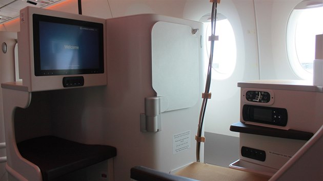 Prvn tda a business class airbusu A350 sktaj znan pohodl. Sedadla se daj oddlit zstnami.