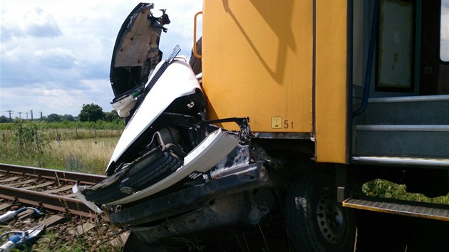 Ve Strnici smetl osobn vlak na pejezdu auto (24. 6. 2015).