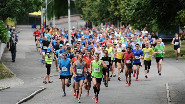 Barevn startovn pole od zatku vedl Onej Fejfar