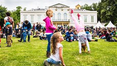 Spousta lidí pila na festival United Islands i se svými dtmi.