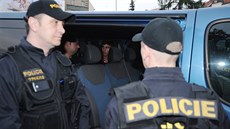 Policisté kontrolují v Ústí nad Labem vlak do Berlína. Zadreli v nm sedm...